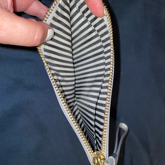Silver Kate Spade Wristlet ♠️ - Picture 3 of 3